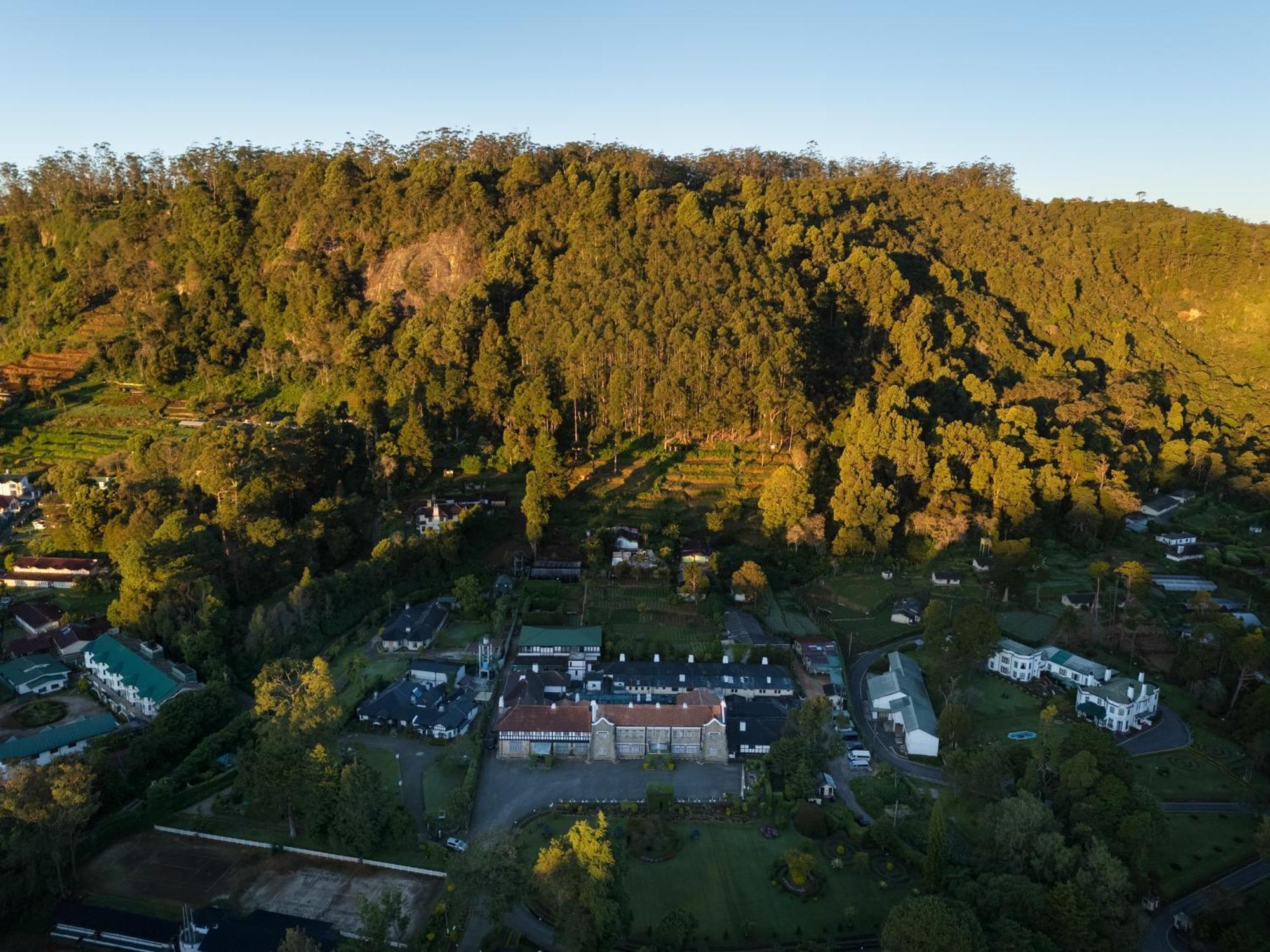 The Hill Club Βίλα Νουβάρα Ελίγια Εξωτερικό φωτογραφία