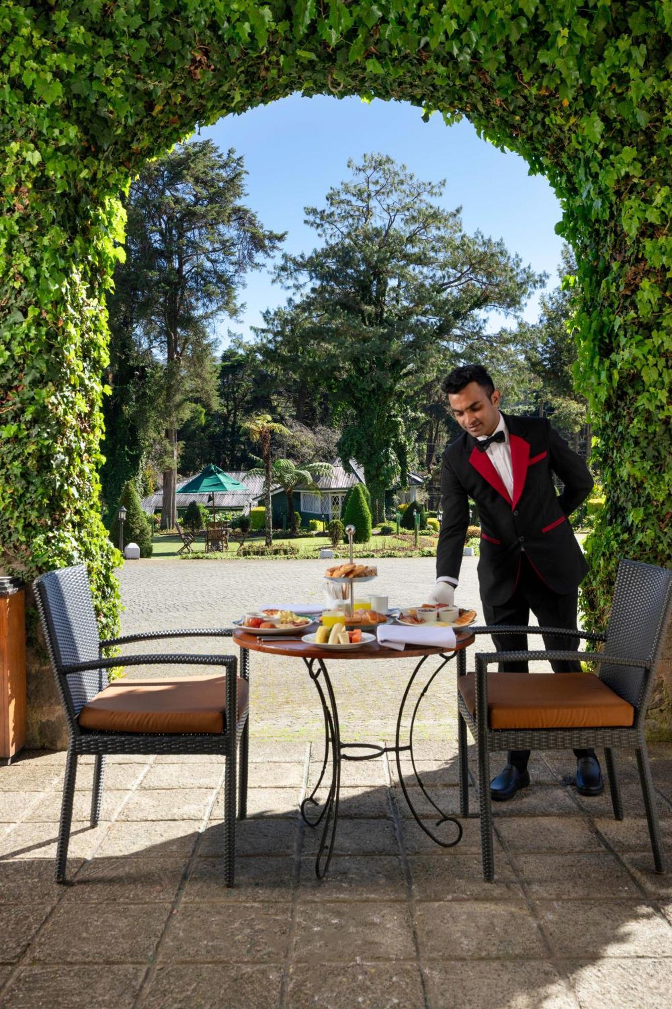 The Hill Club Βίλα Νουβάρα Ελίγια Εξωτερικό φωτογραφία