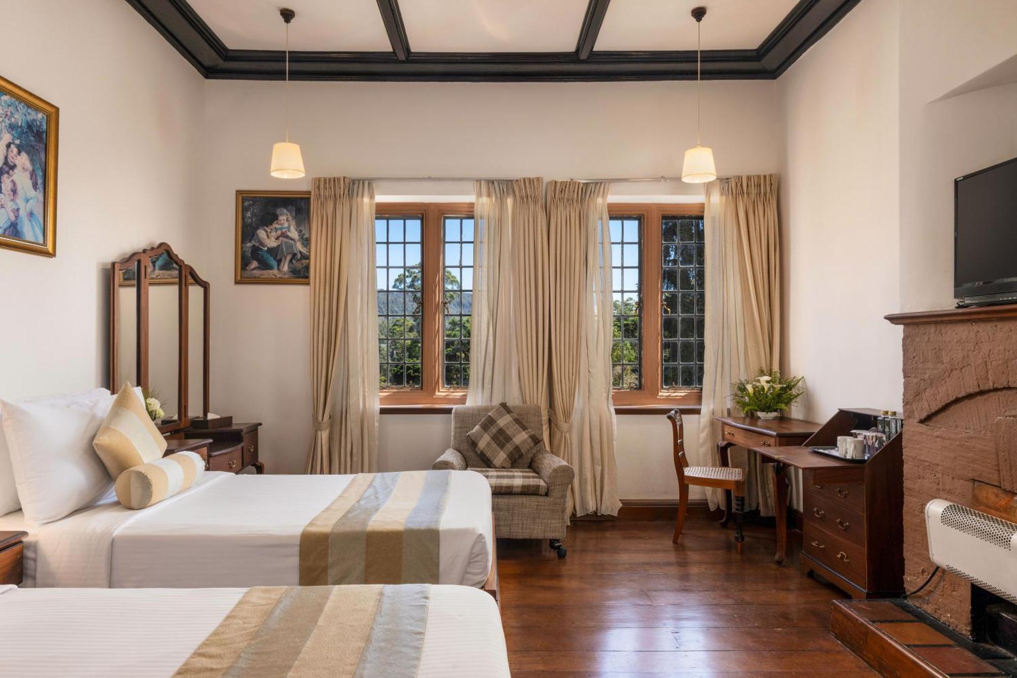 The Hill Club Βίλα Νουβάρα Ελίγια Εξωτερικό φωτογραφία